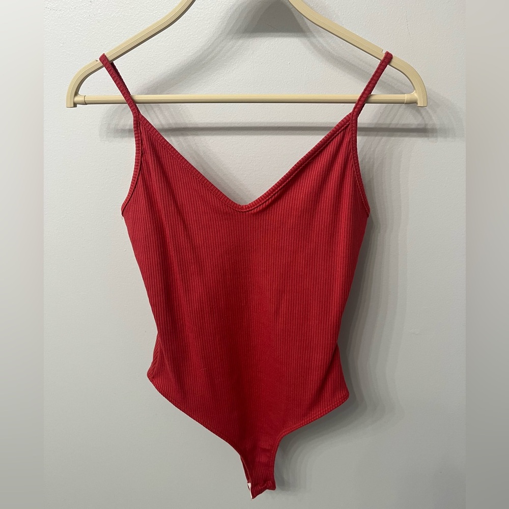 Lulu’s Ribbed V-neck Dusty Rose Bodysuit